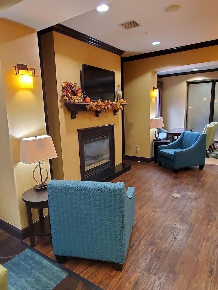 Hampton Inn Stow Экстерьер фото