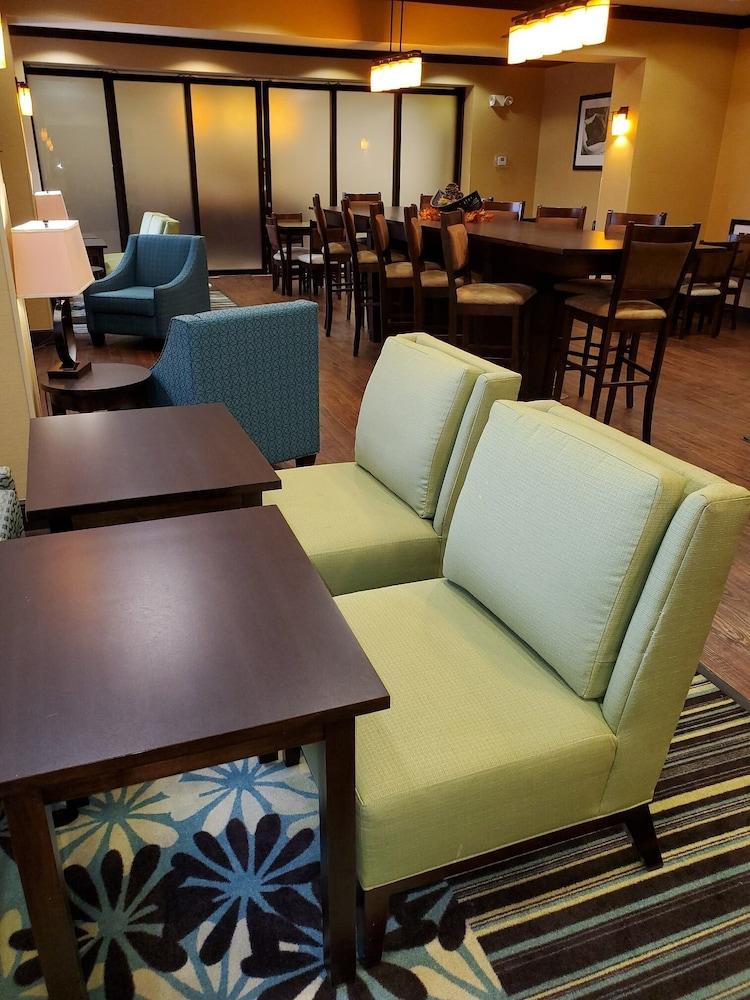 Hampton Inn Stow Экстерьер фото