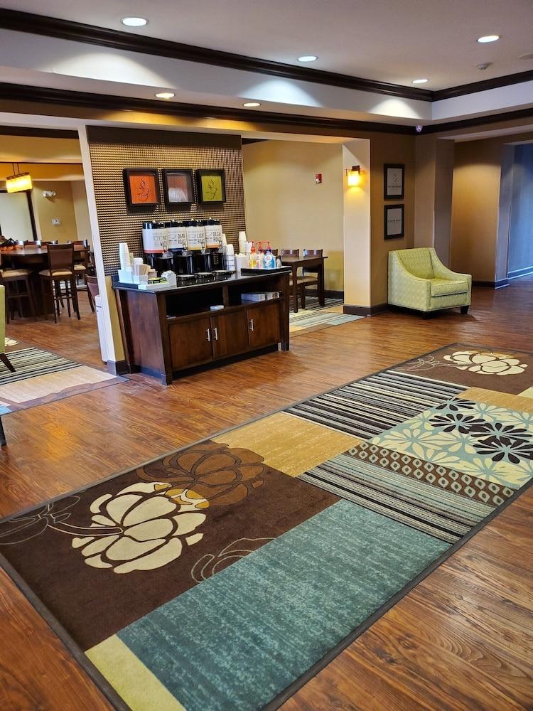 Hampton Inn Stow Экстерьер фото