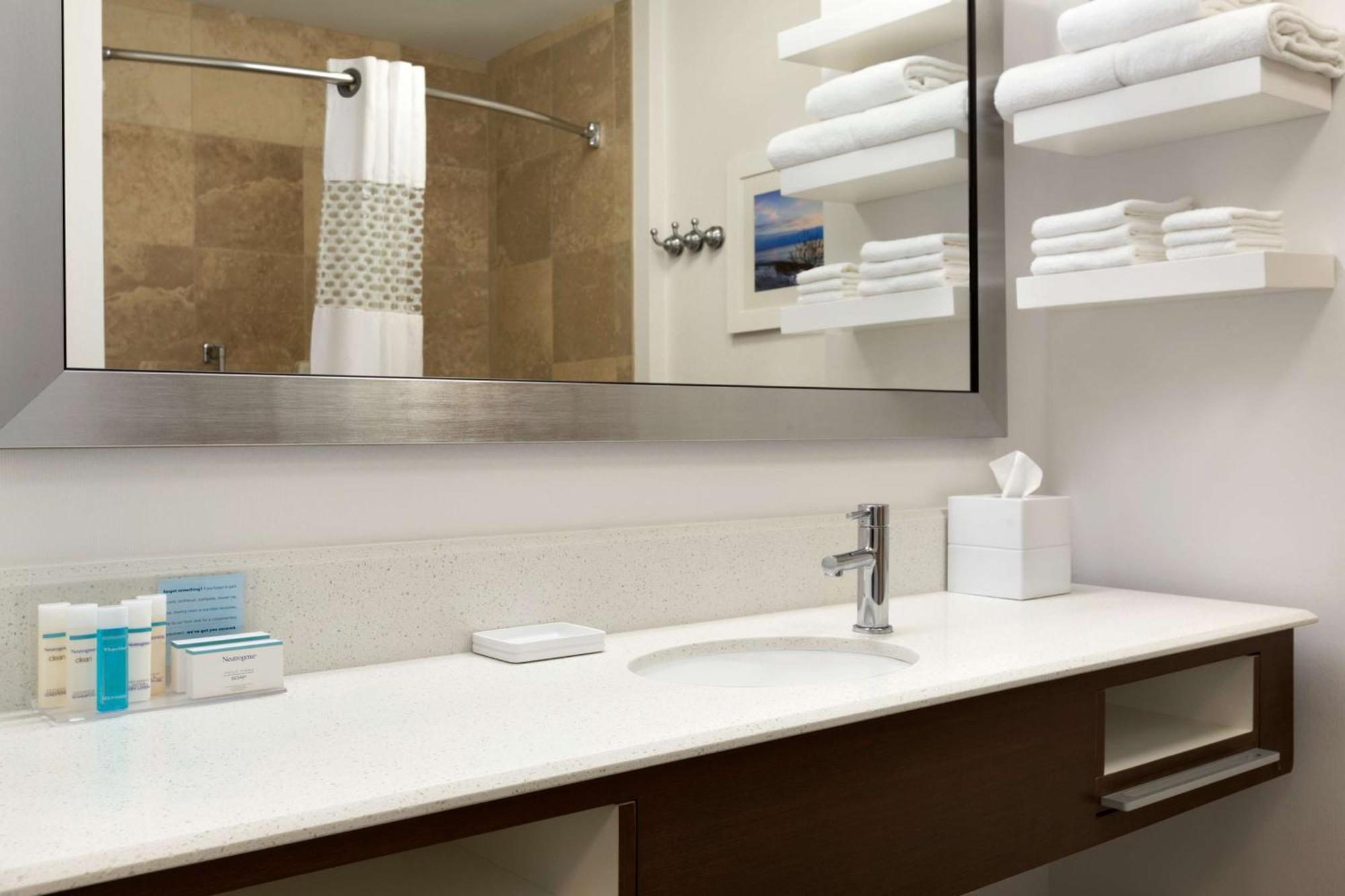 Hampton Inn Stow Экстерьер фото