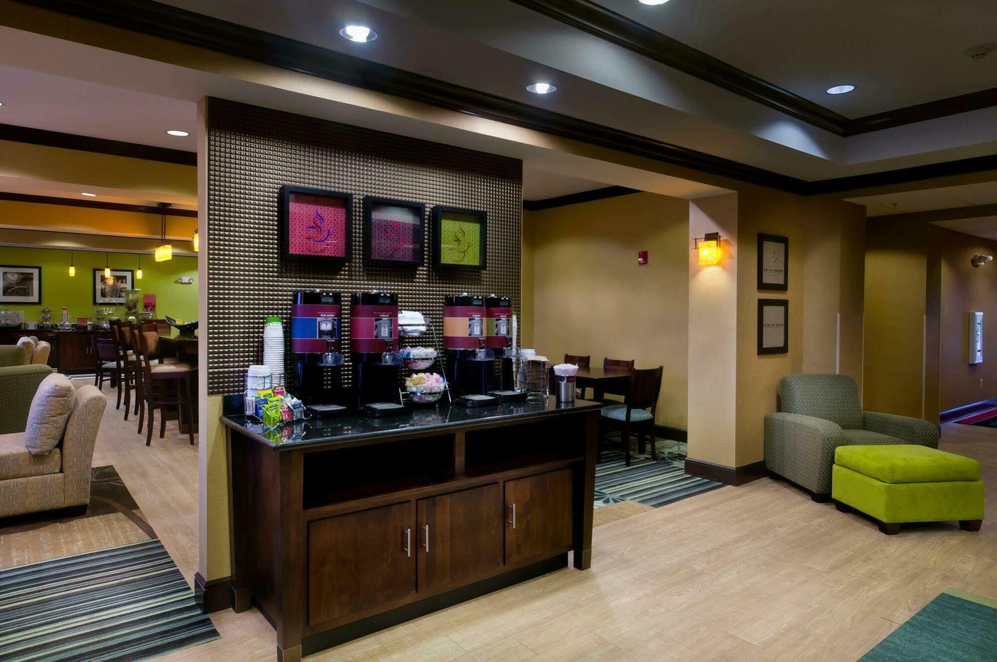 Hampton Inn Stow Экстерьер фото