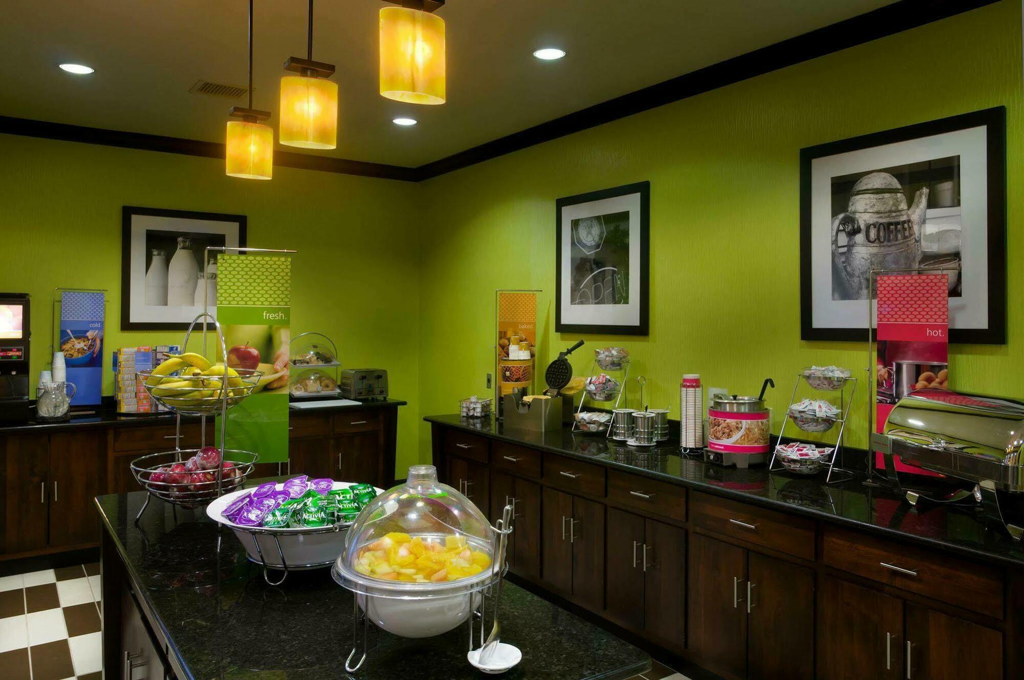 Hampton Inn Stow Экстерьер фото
