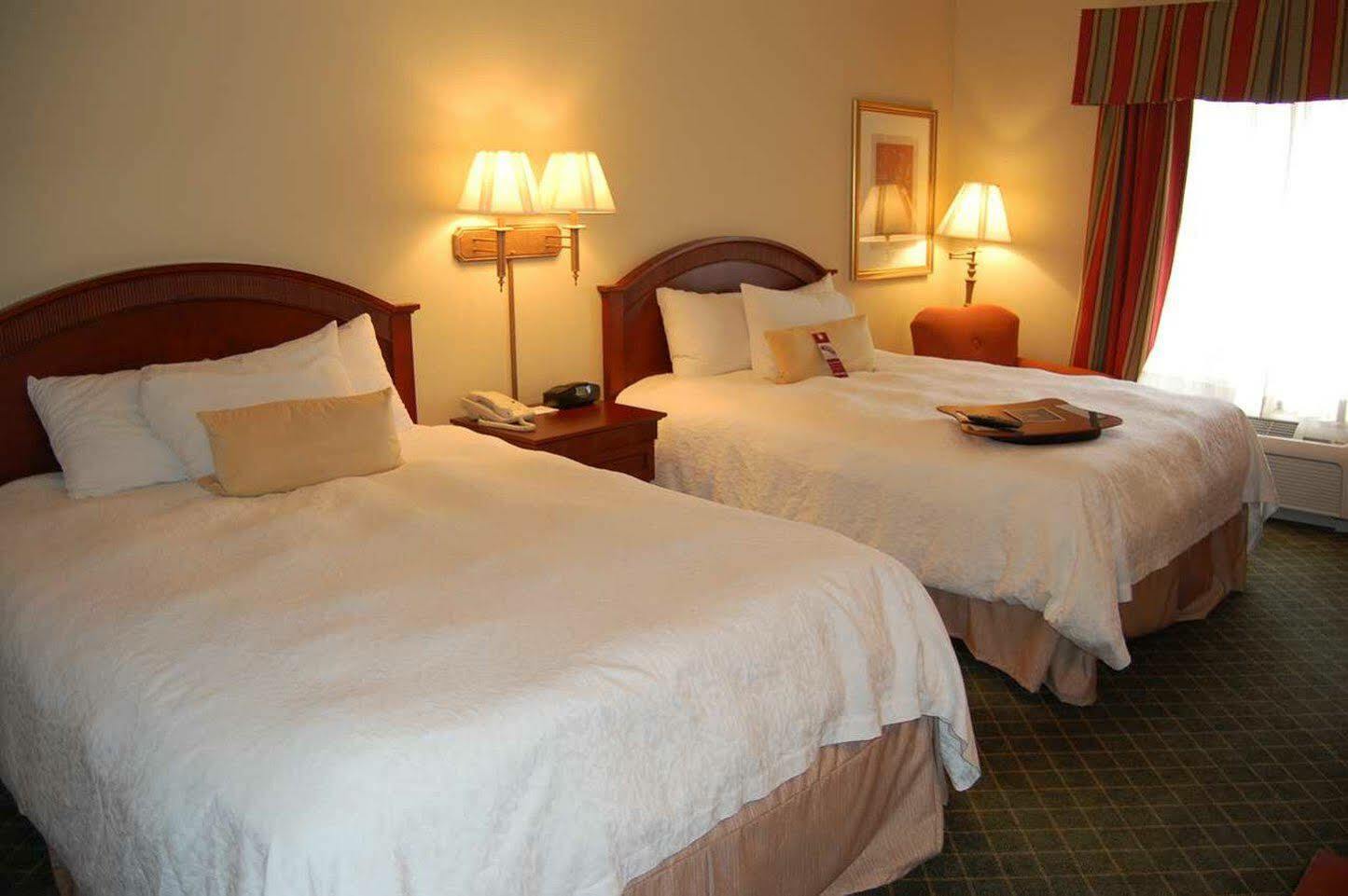 Hampton Inn Stow Экстерьер фото