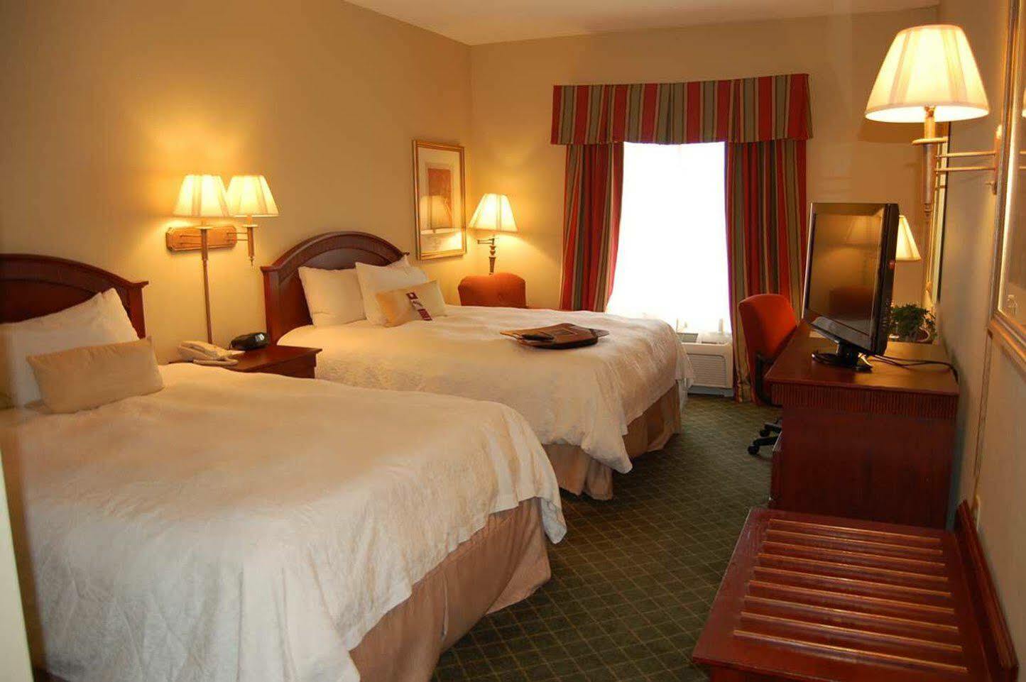 Hampton Inn Stow Экстерьер фото