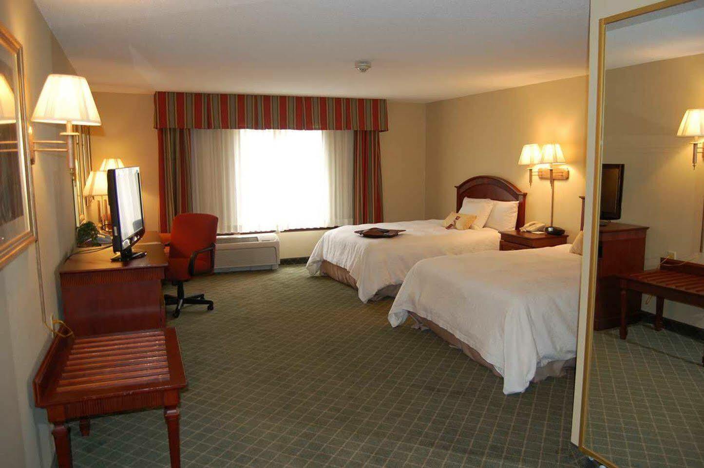 Hampton Inn Stow Экстерьер фото
